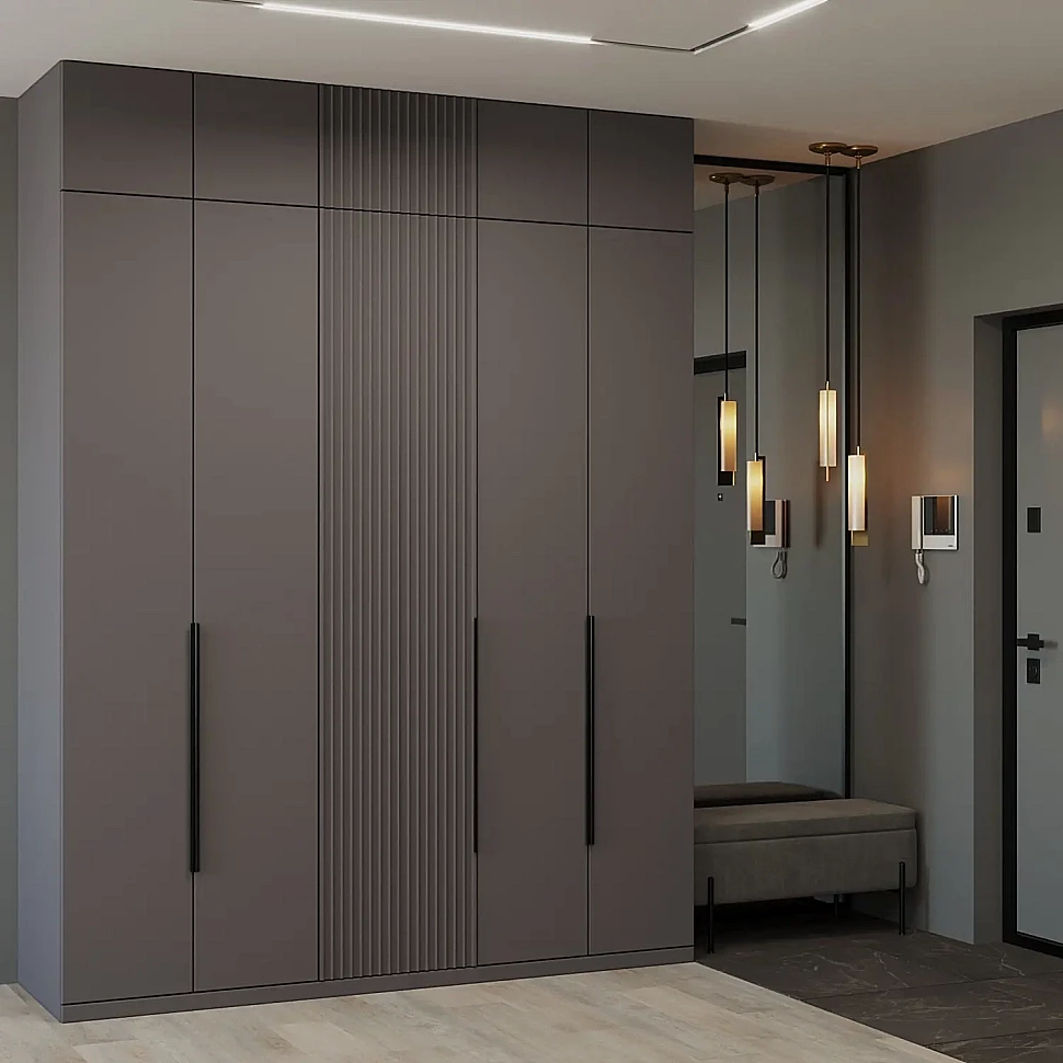 Как выбрать распашной шкаф по размерам и наполнению